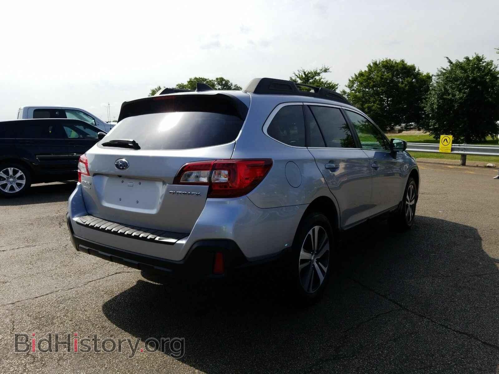 2019 Subaru Outback - VIN: 4S4BSAJC8K3209694 - Фото 2