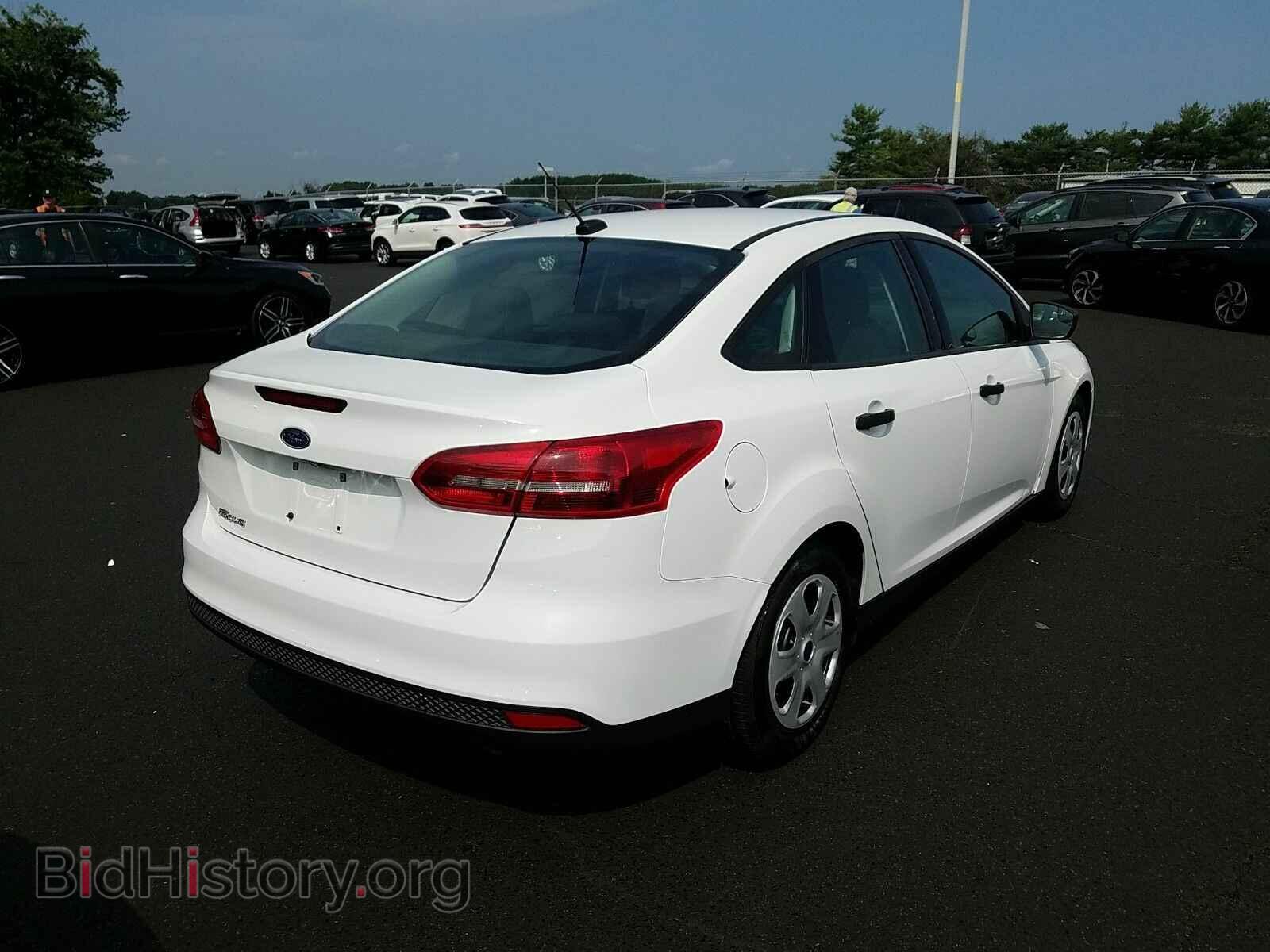 2016 Ford Focus - VIN: 1FADP3E27GL210358 - Фото 2