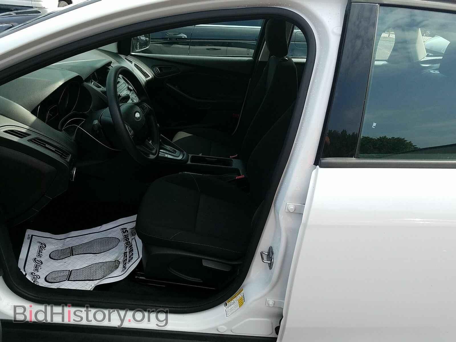 2016 Ford Focus - VIN: 1FADP3E27GL210358 - Фото 3