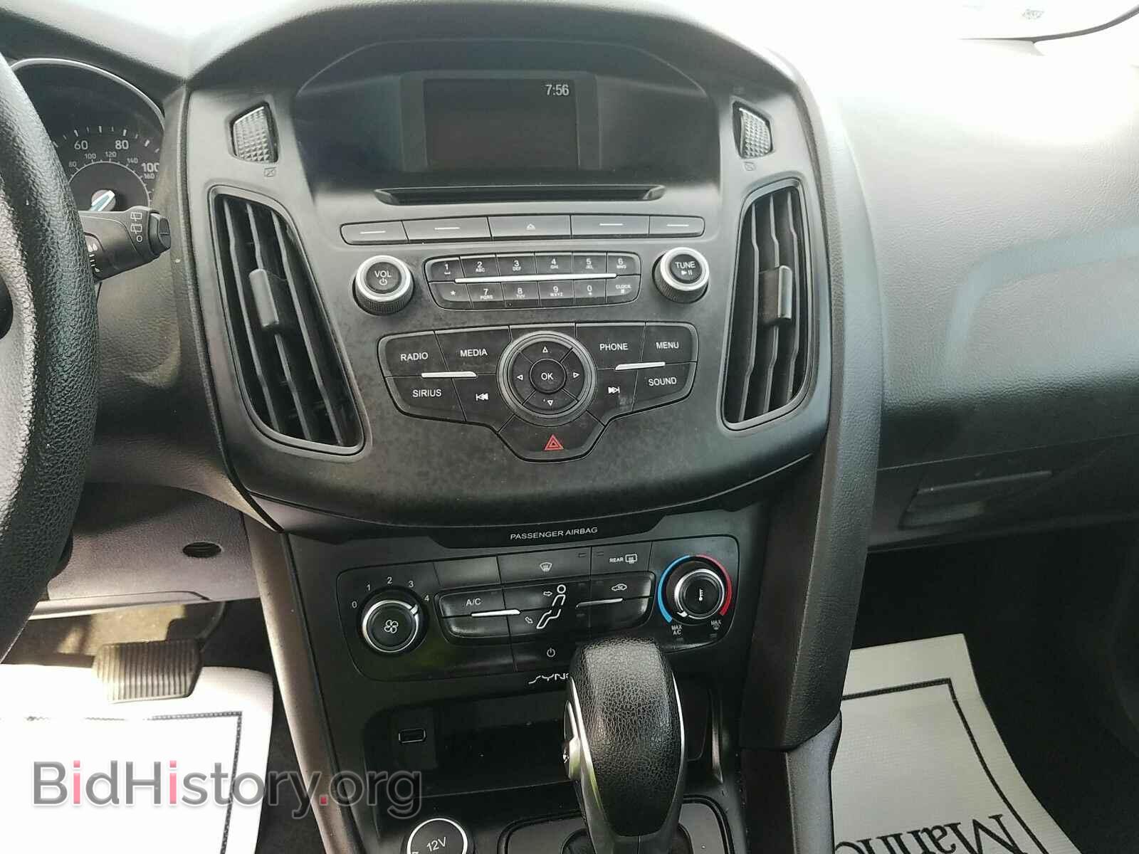 2017 Ford Focus - VIN: 1FADP3K28HL318932 - Photo 4