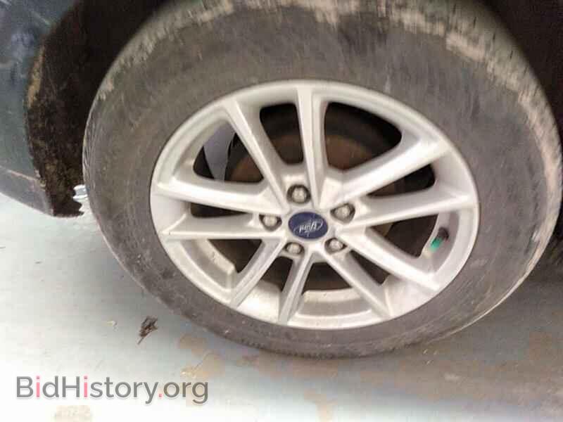 2017 Ford Focus - VIN: 1FADP3K28HL318932 - Photo 9