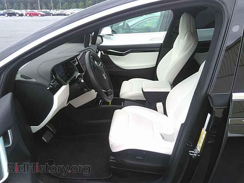 2017 Tesla Model X - VIN: 5YJXCDE2XHF056788 - Фото 3