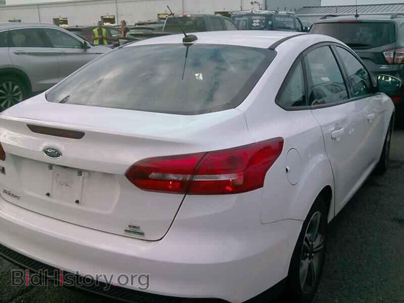 2016 Ford Focus - VIN: 1FADP3FE4GL206843 - Photo 2