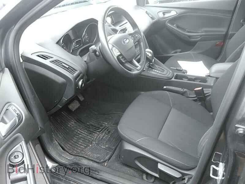 2016 Ford Focus - VIN: 1FADP3F28GL305462 - Photo 3