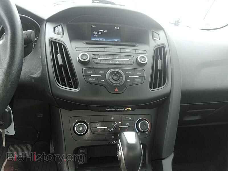 2016 Ford Focus - VIN: 1FADP3F28GL305462 - Photo 4