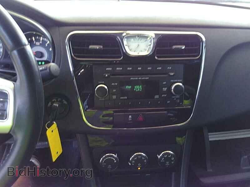 2013 Chrysler 200 - VIN: 1C3CCBBB3DN672632 - Фото 4