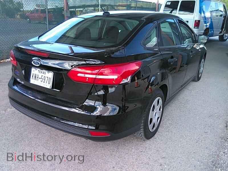 2018 Ford Focus - VIN: 1FADP3E2XJL229526 - Фото 2