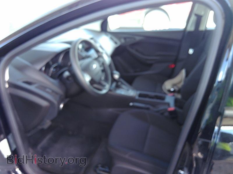 2018 Ford Focus - VIN: 1FADP3E2XJL229526 - Фото 3