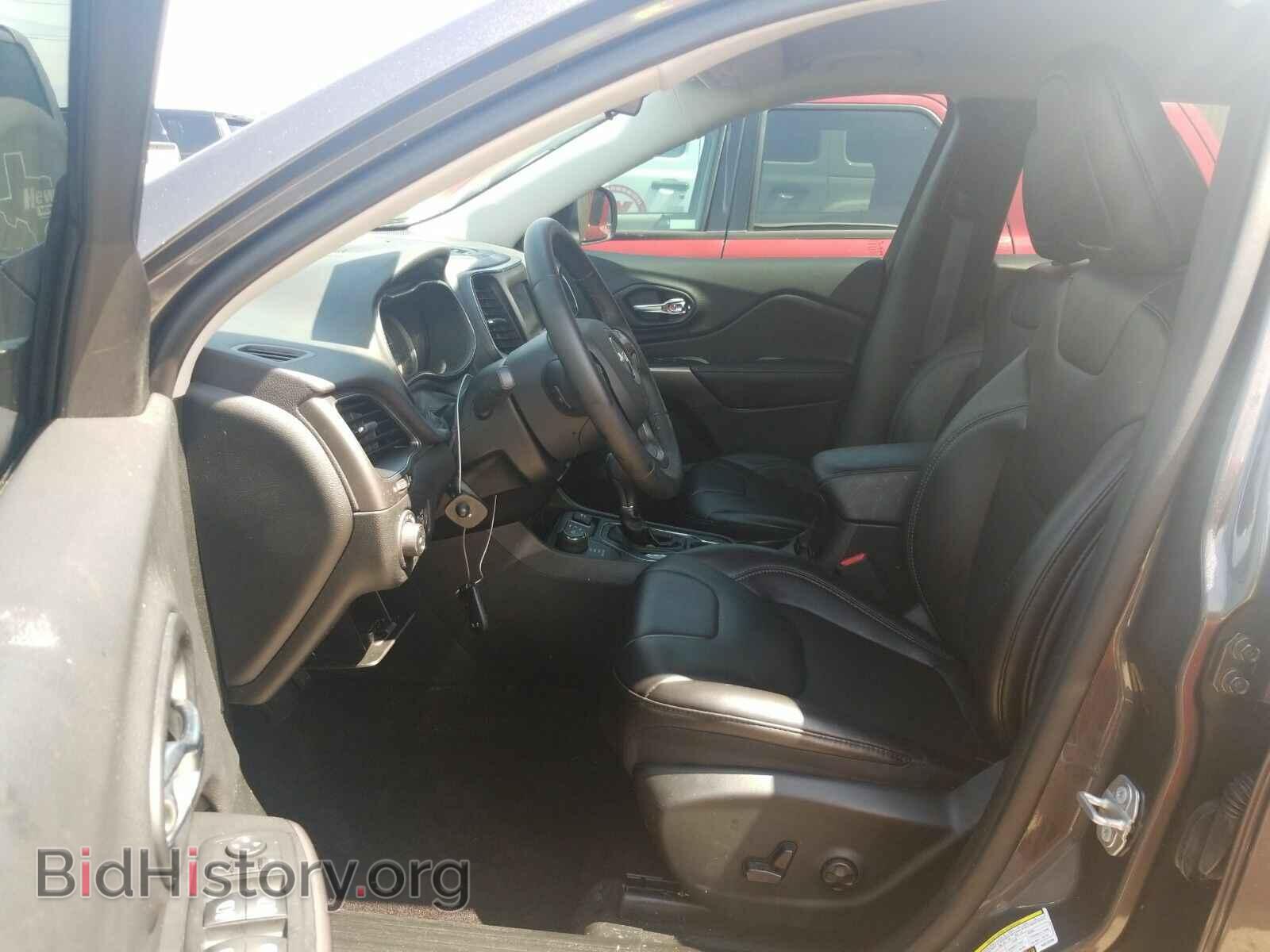 2019 Jeep Cherokee - VIN: 1C4PJMLB5KD273706 - Photo 3