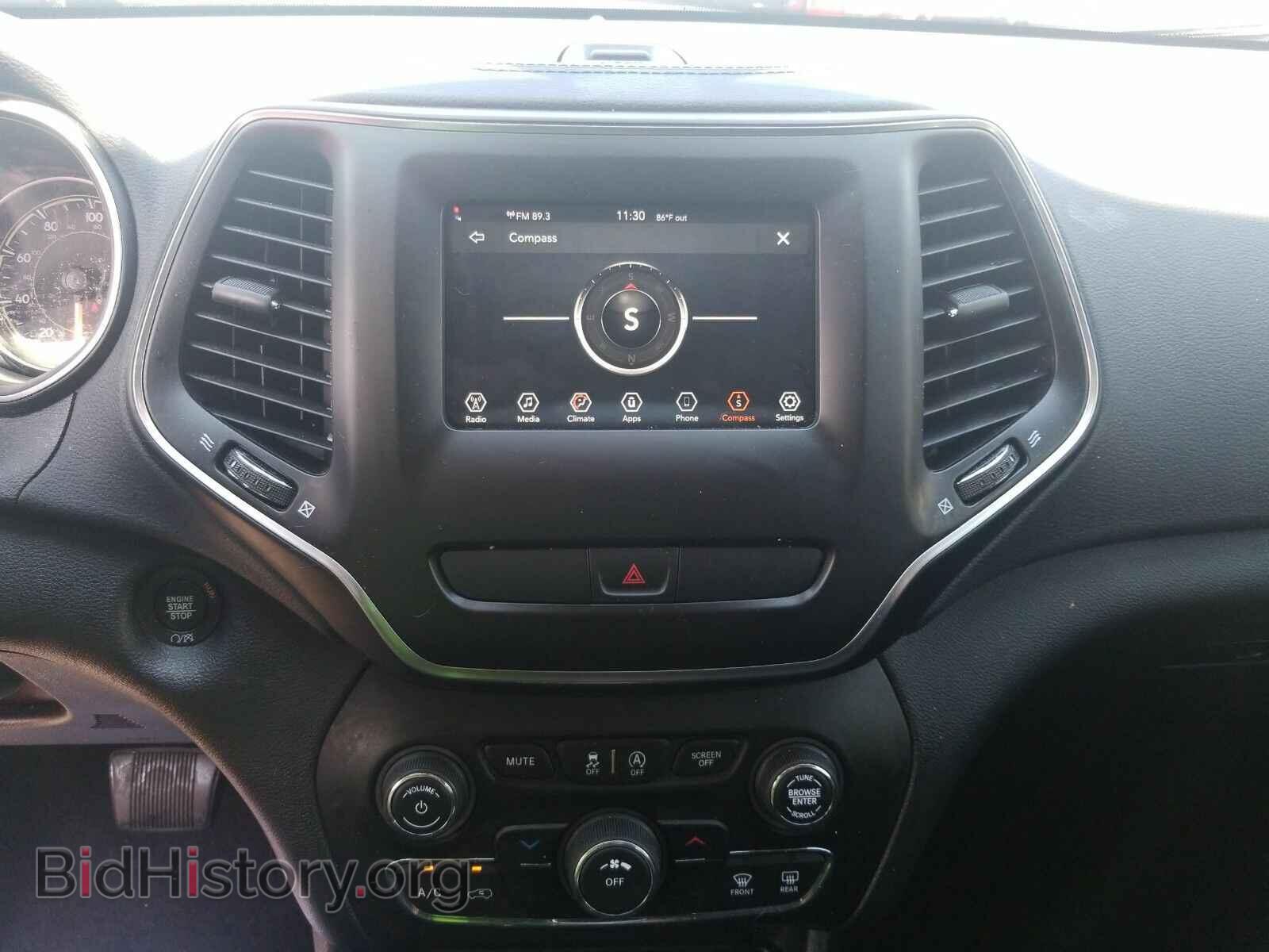 2019 Jeep Cherokee - VIN: 1C4PJMLB5KD273706 - Photo 4