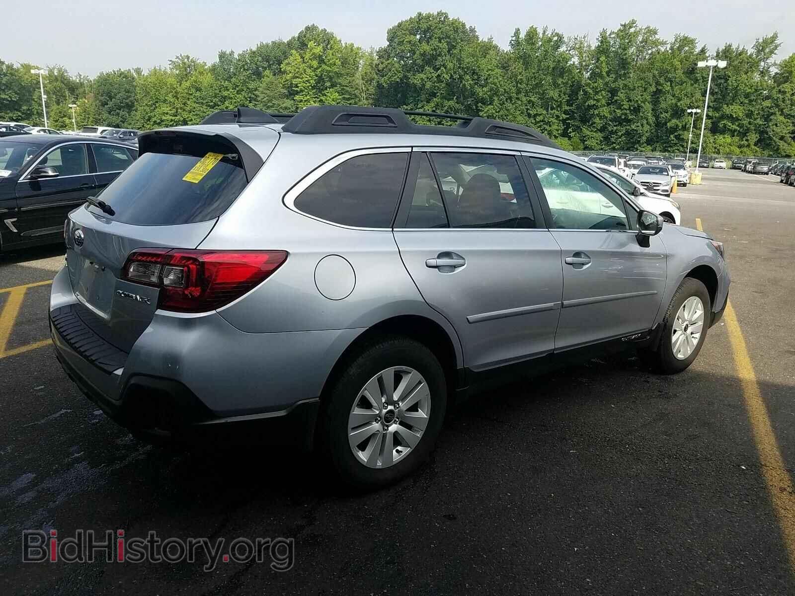 2018 Subaru Outback - VIN: 4S4BSAFC4J3360376 - Фото 2