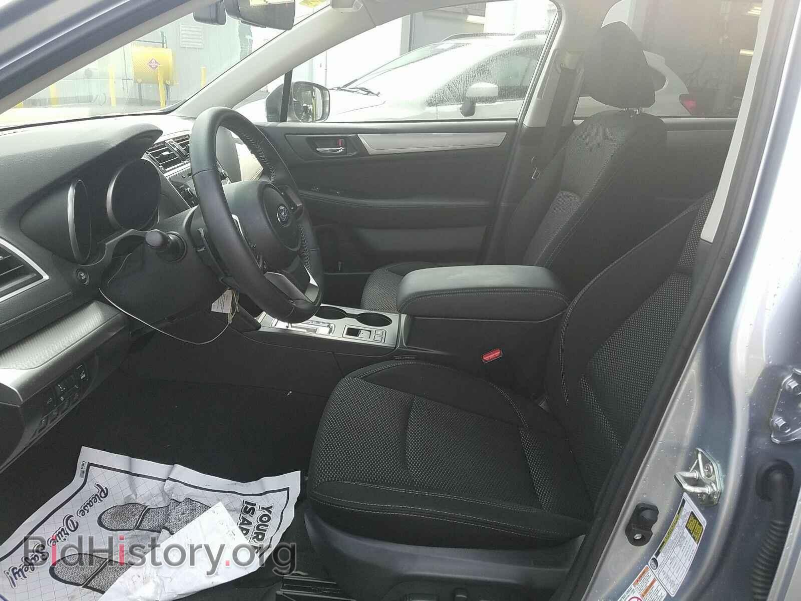 2018 Subaru Outback - VIN: 4S4BSAFC4J3360376 - Фото 3