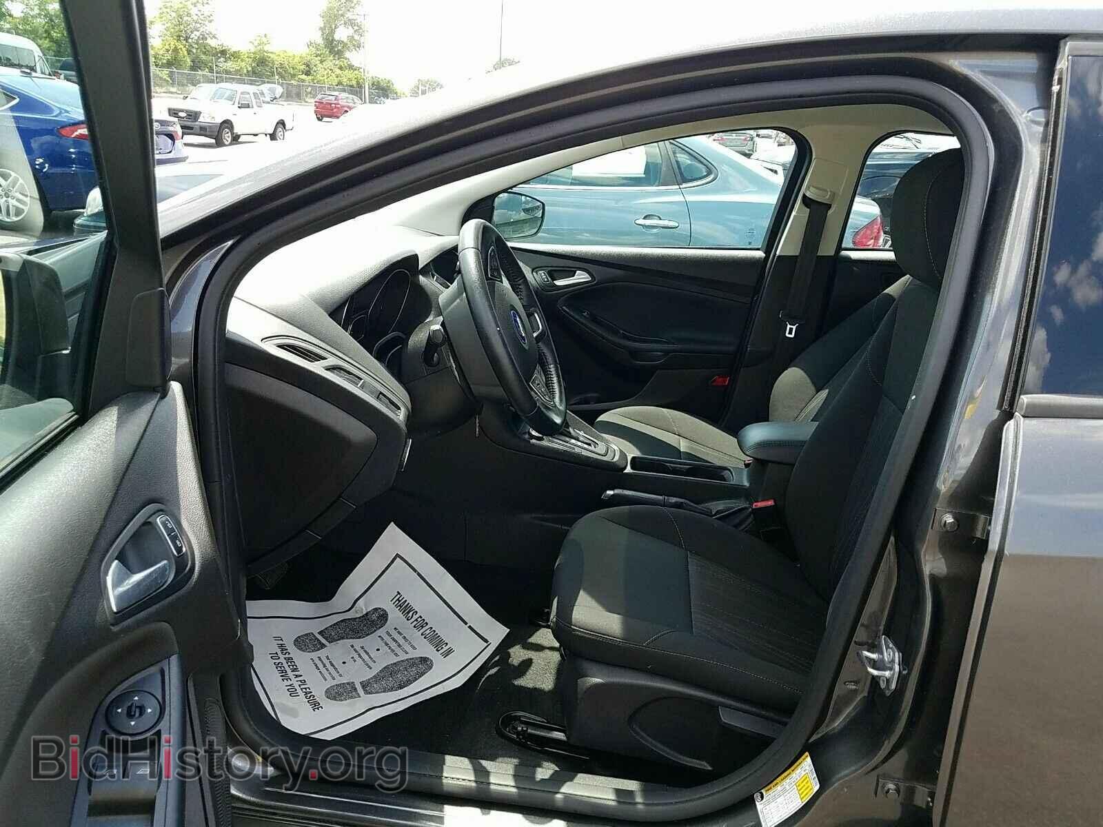 2016 Ford Focus - VIN: 1FADP3K29GL203352 - Photo 3