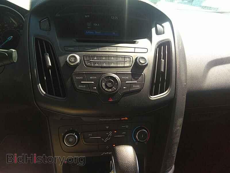 2017 Ford Focus - VIN: 1FADP3F26HL300066 - Фото 4