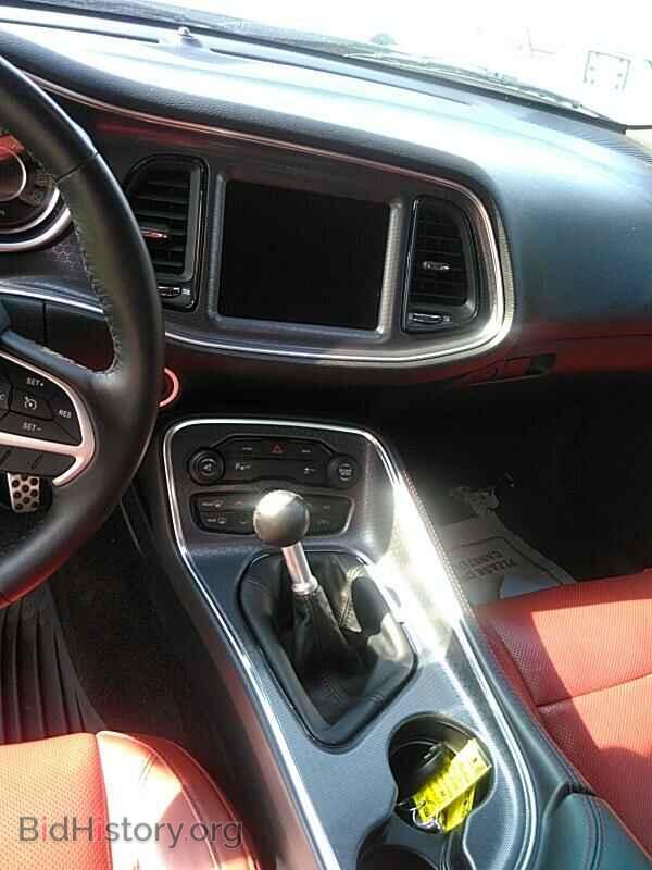 2016 Dodge Challenger - VIN: 2C3CDZBT7GH117470 - Photo 4