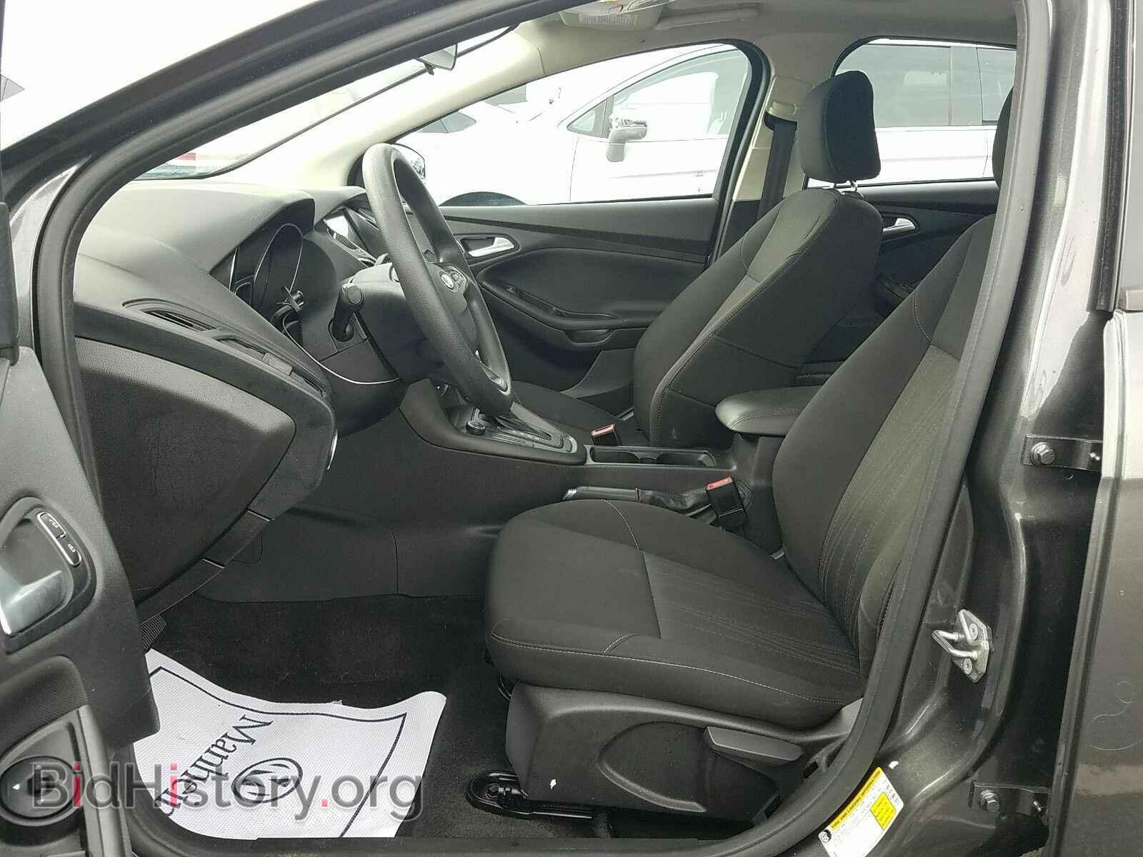 2017 Ford Focus - VIN: 1FADP3H28HL327492 - Фото 3