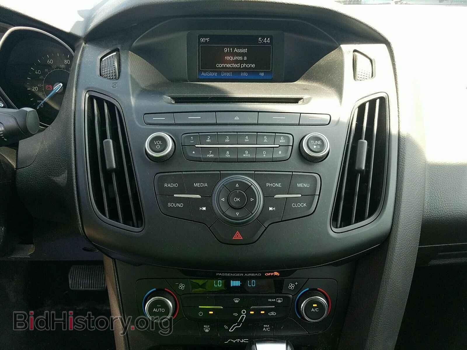 2016 Ford Focus - VIN: 1FADP3FEXGL211996 - Photo 4