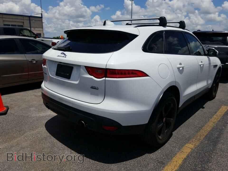 2017 Jaguar F-PACE - VIN: SADCJ2BVXHA099743 - Фото 2