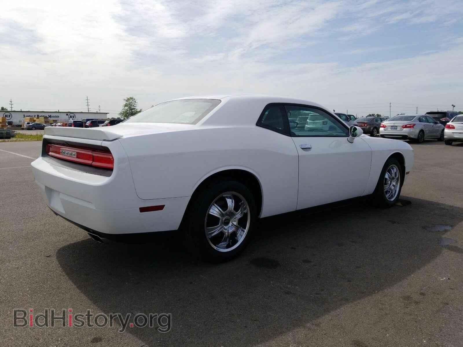 2013 Dodge Challenger - VIN: 2C3CDYAG4DH692376 - Фото 2