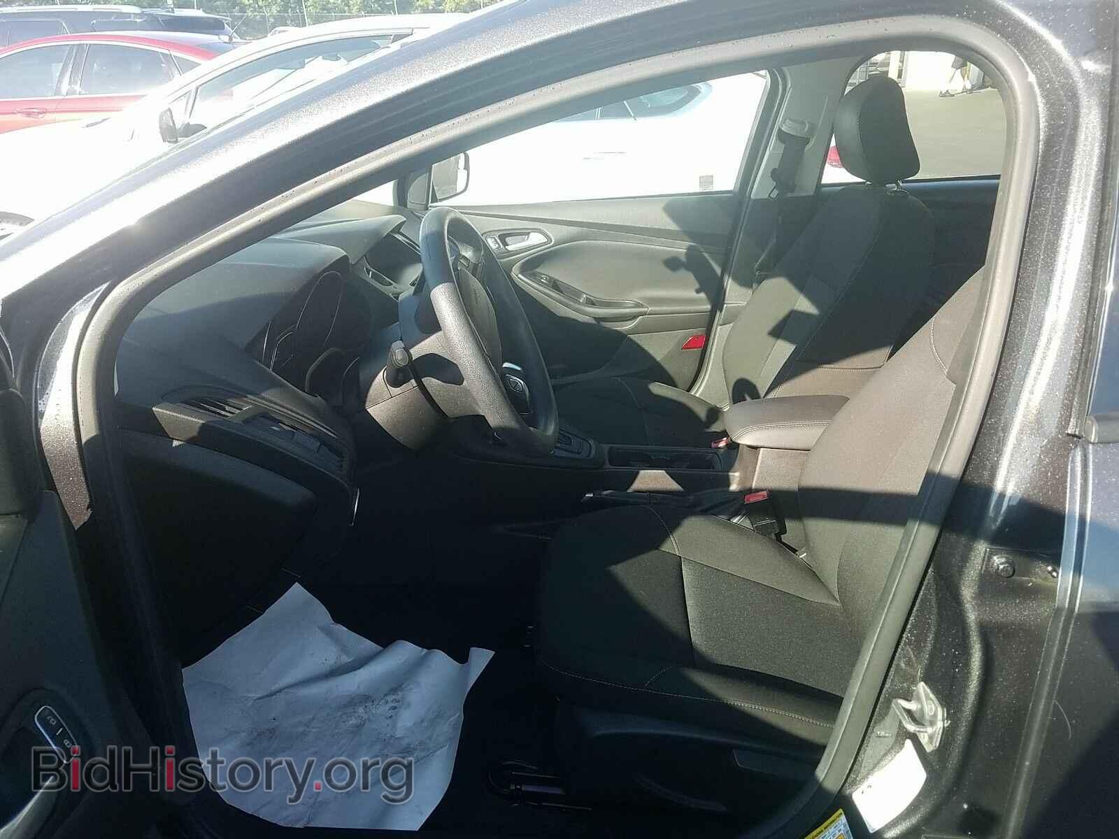 2016 Ford Focus - VIN: 1FADP3K26GL246773 - Photo 3