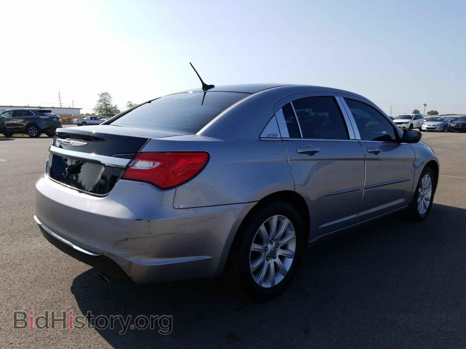 2013 Chrysler 200 - VIN: 1C3CCBBB3DN732814 - Фото 2