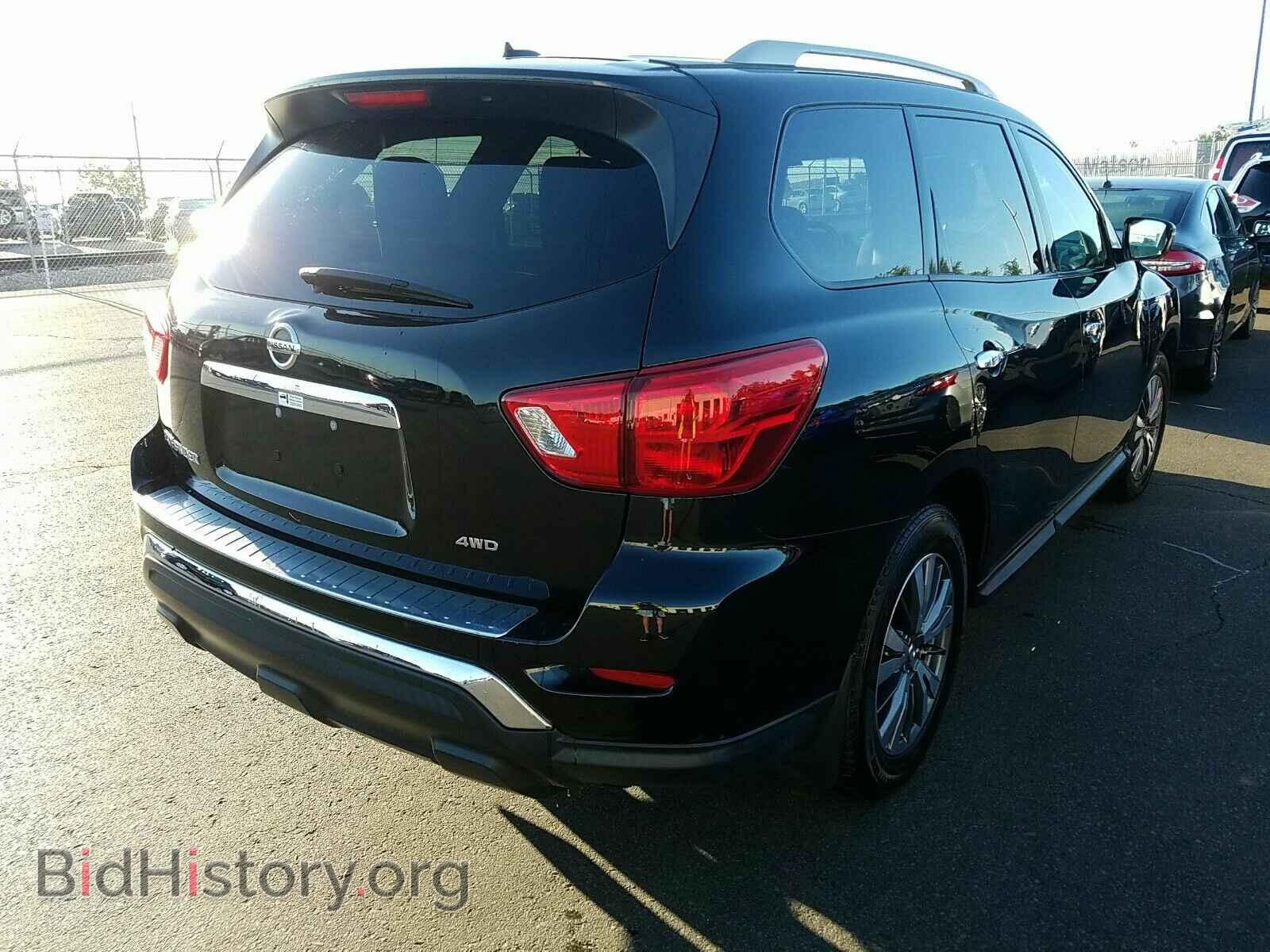 2017 Nissan Pathfinder - VIN: 5N1DR2MM2HC619673 - Photo 2