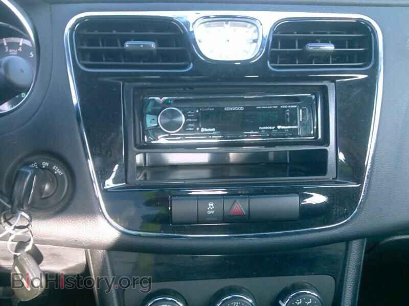 2013 Chrysler 200 - VIN: 1C3BCBEB1DN559883 - Photo 4