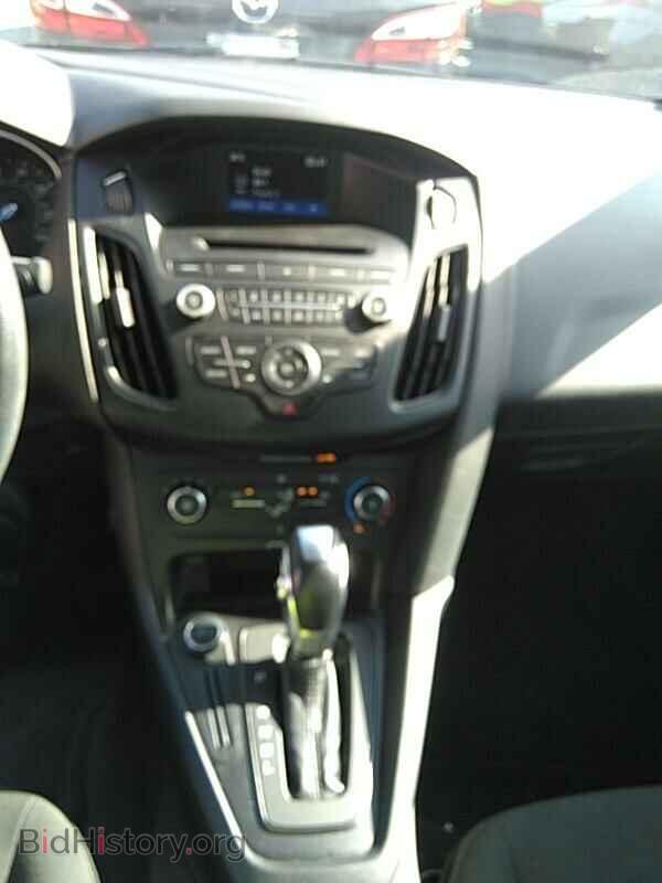 2016 Ford Focus - VIN: 1FADP3F29GL337658 - Photo 4