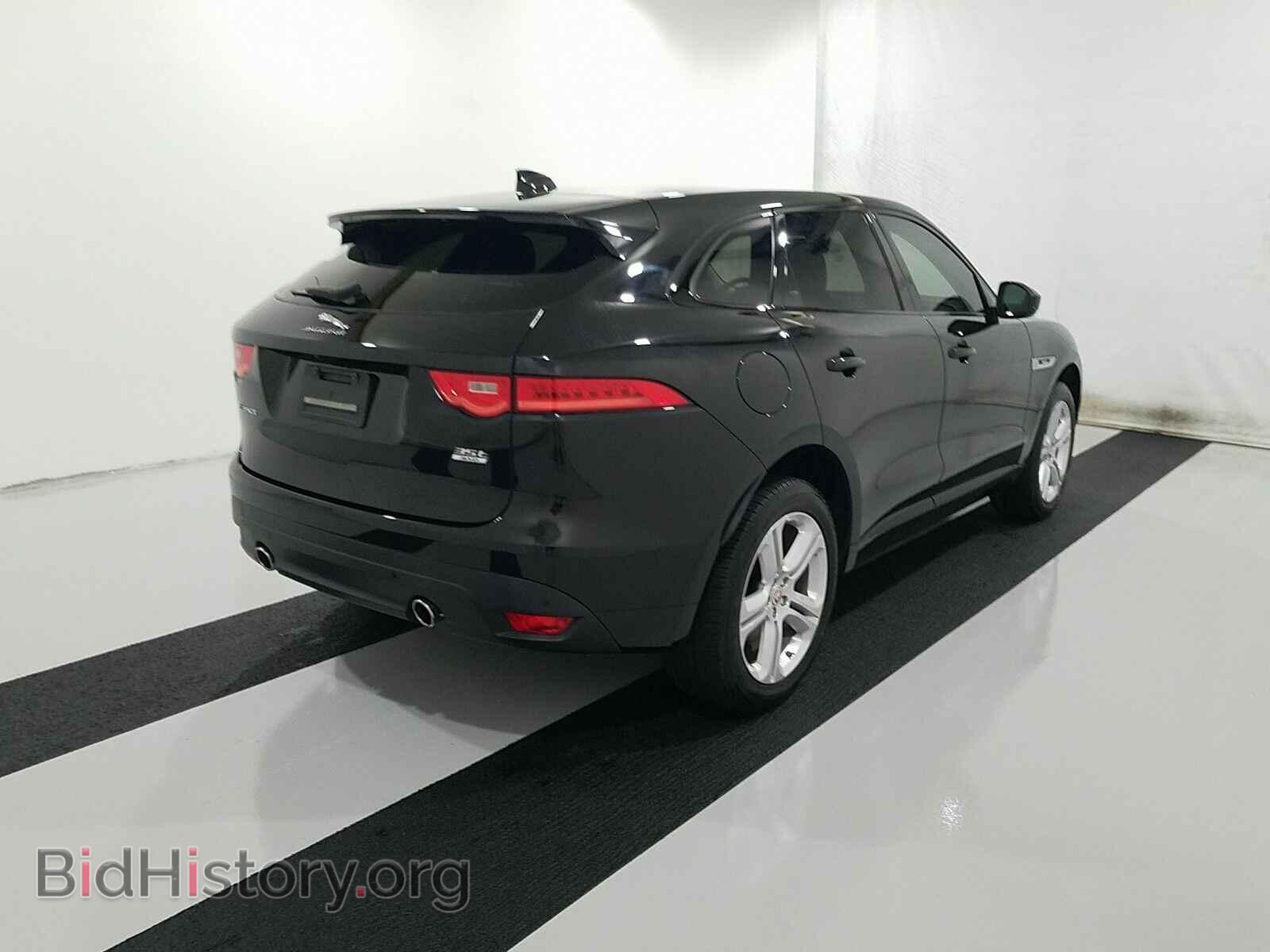 2017 Jaguar F-PACE - VIN: SADCL2BV9HA047577 - Фото 4