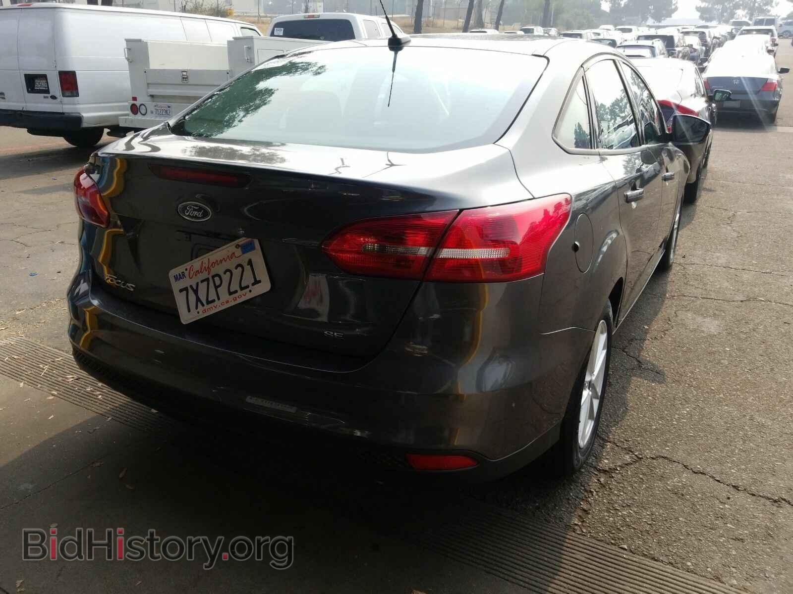 2017 Ford Focus - VIN: 1FADP3F22HL206024 - Фото 2