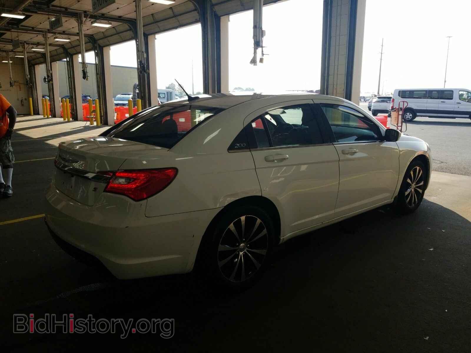 2013 Chrysler 200 - VIN: 1C3CCBBG3DN712199 - Фото 2