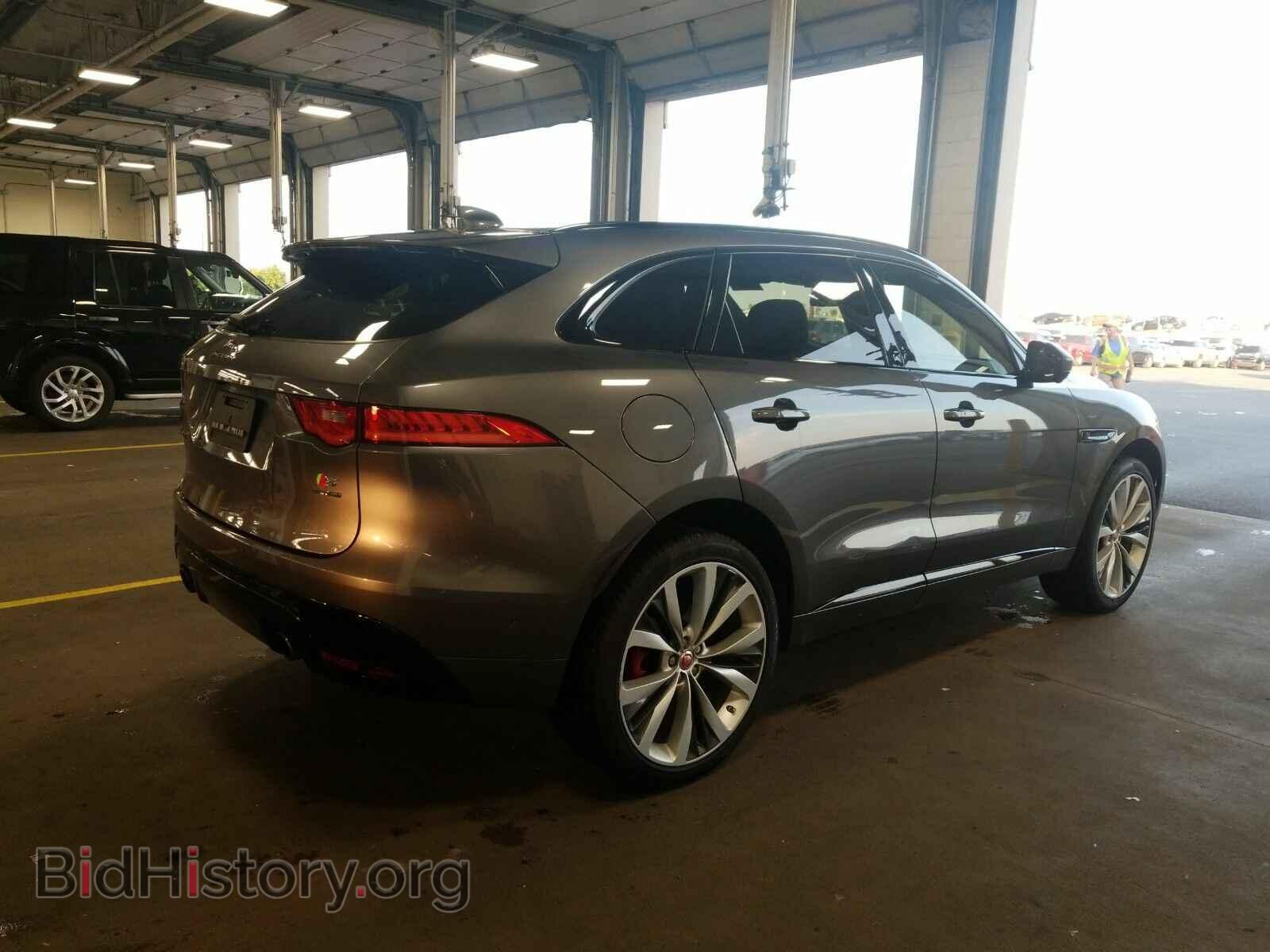2017 Jaguar F-PACE - VIN: SADCM2BV1HA058683 - Фото 2