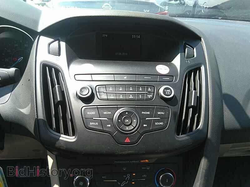 2018 Ford Focus - VIN: 1FADP3F23JL212419 - Фото 4