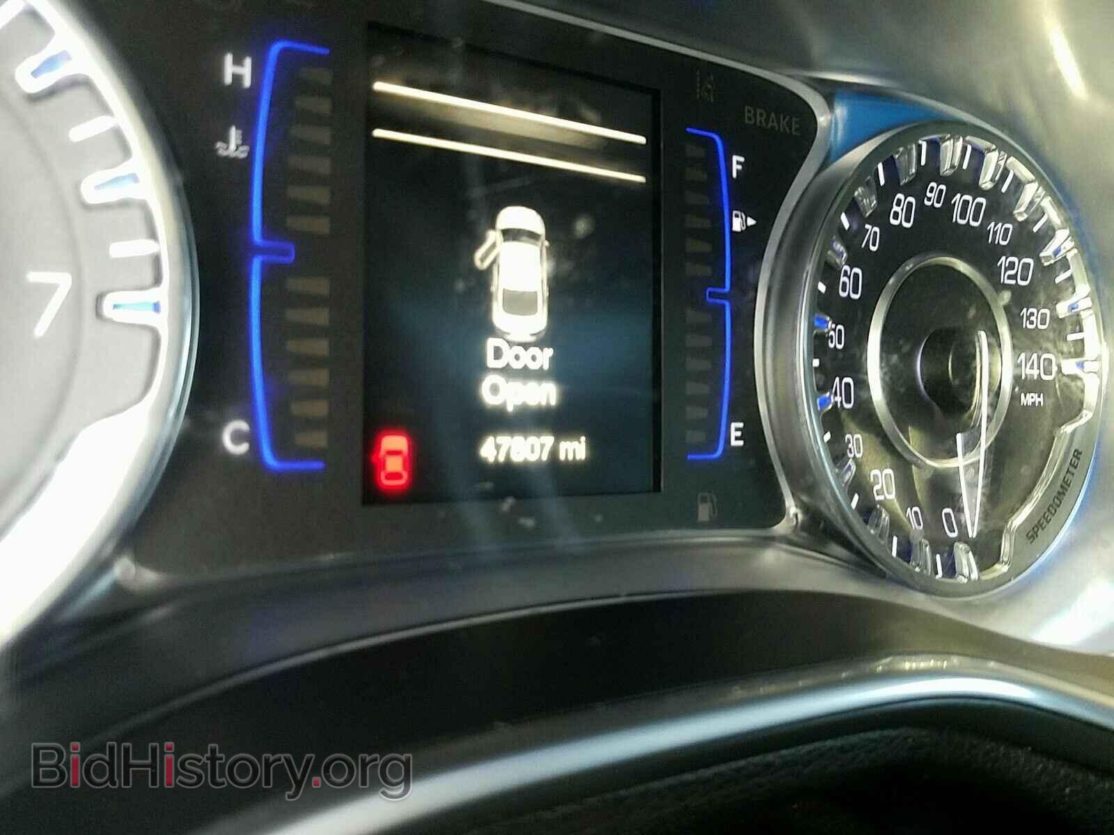 2016 Chrysler 200 - VIN: 1C3CCCAB0GN175372 - Photo 5