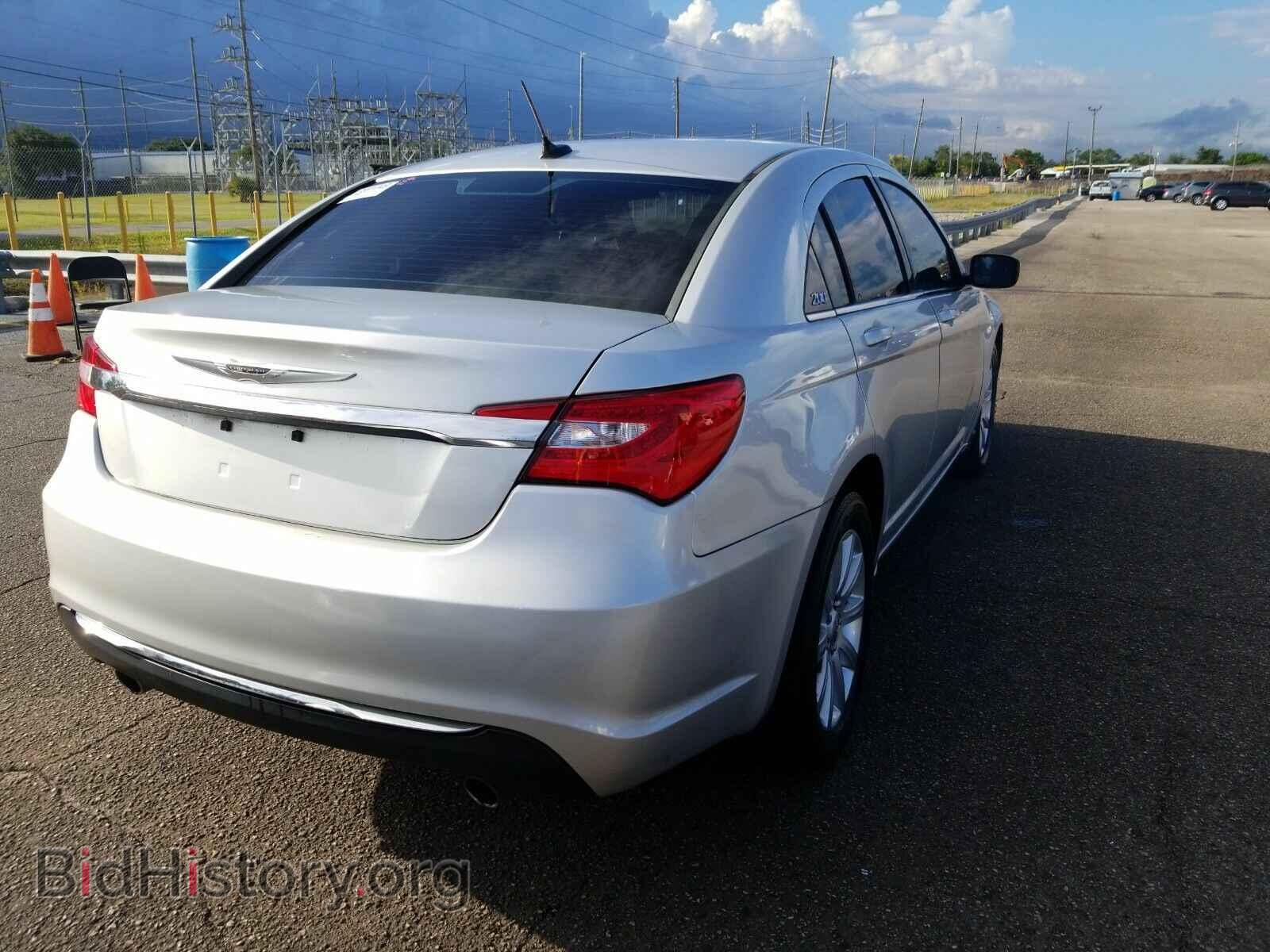 2012 Chrysler 200 - VIN: 1C3CCBBG0CN283232 - Фото 2