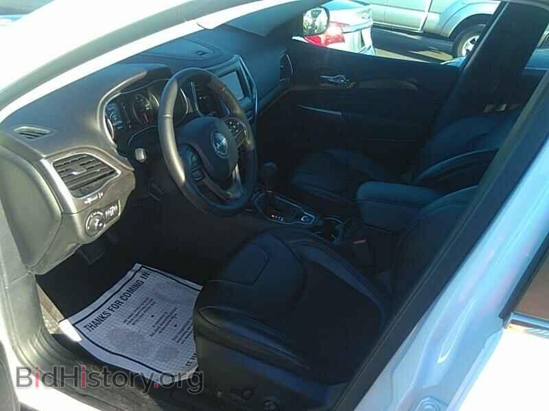 2019 Jeep Cherokee - VIN: 1C4PJLLB7KD221147 - Photo 3