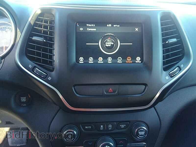 2019 Jeep Cherokee - VIN: 1C4PJLLB7KD221147 - Photo 4