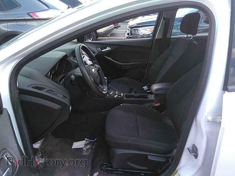 2016 Ford Focus - VIN: 1FADP3K26GL395572 - Photo 3