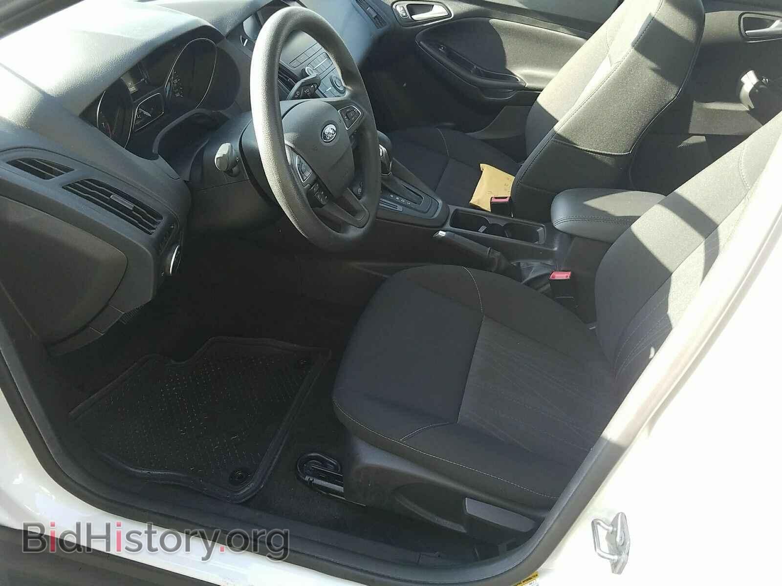 2018 Ford Focus - VIN: 1FADP3F26JL241817 - Фото 3