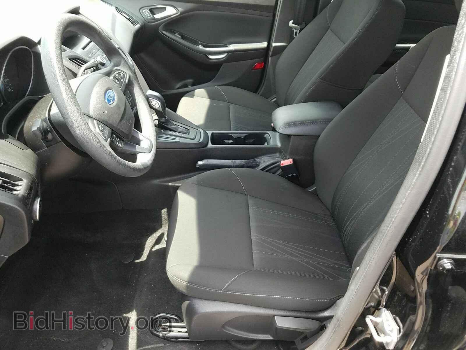 2016 Ford Focus - VIN: 1FADP3K21GL245272 - Photo 3