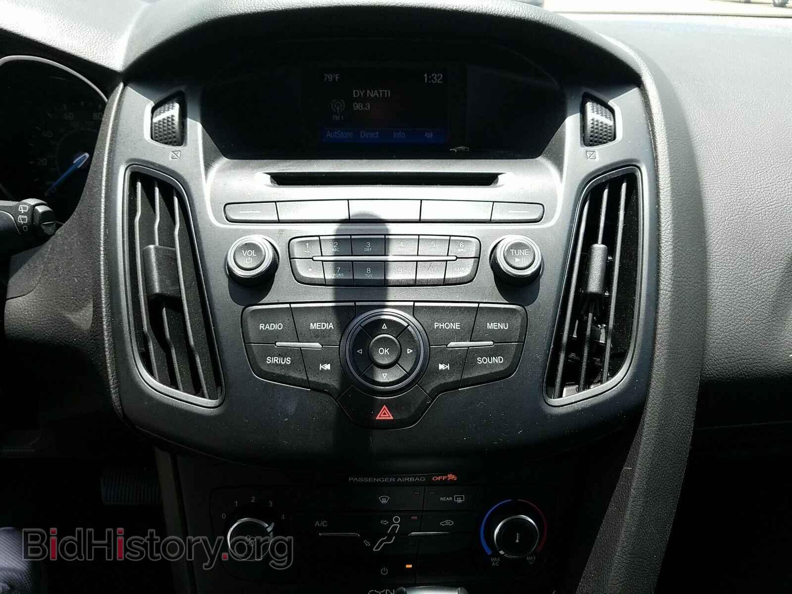 2016 Ford Focus - VIN: 1FADP3K21GL245272 - Photo 4