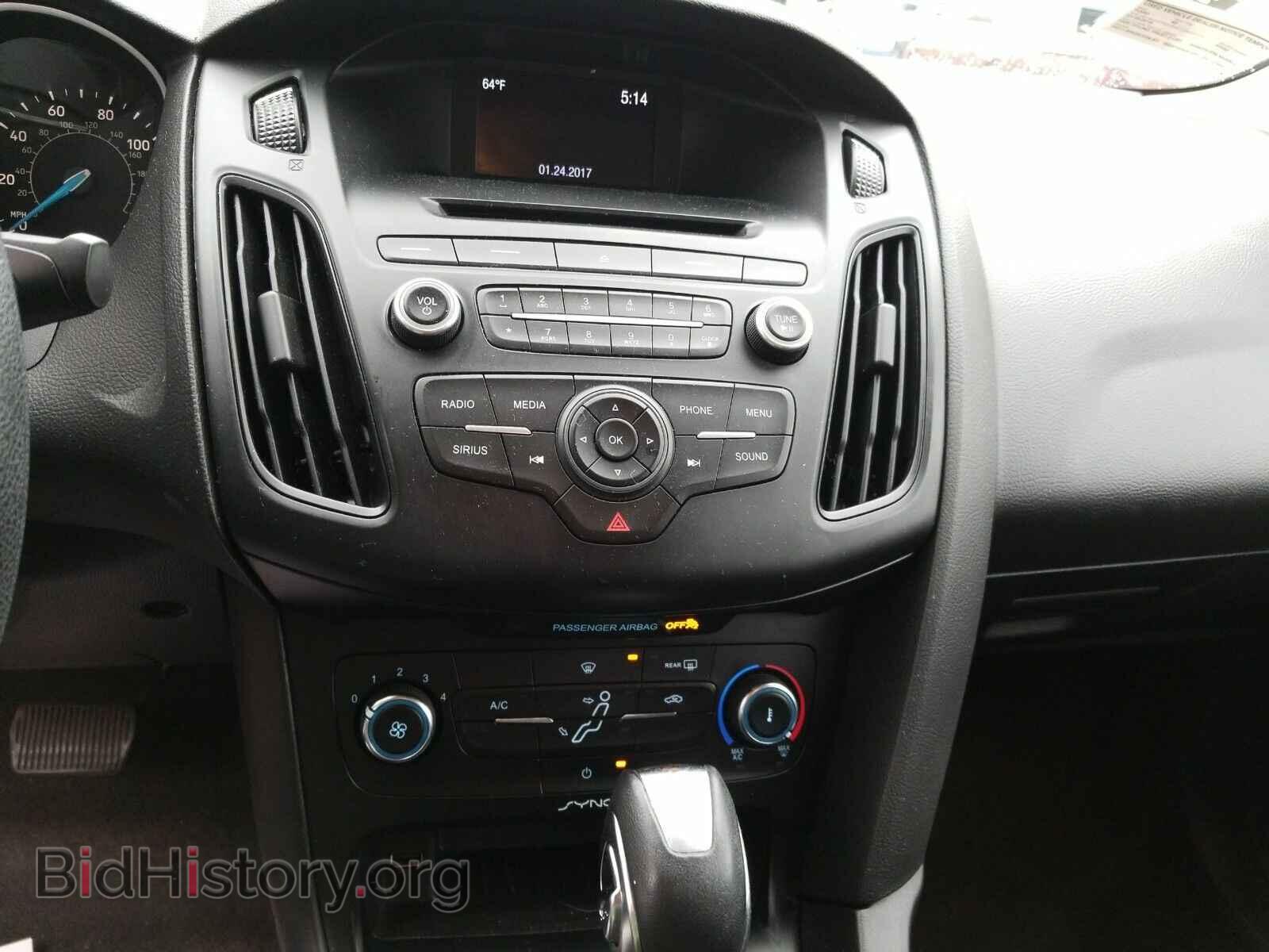 2016 Ford Focus - VIN: 1FADP3F2XGL339127 - Photo 4