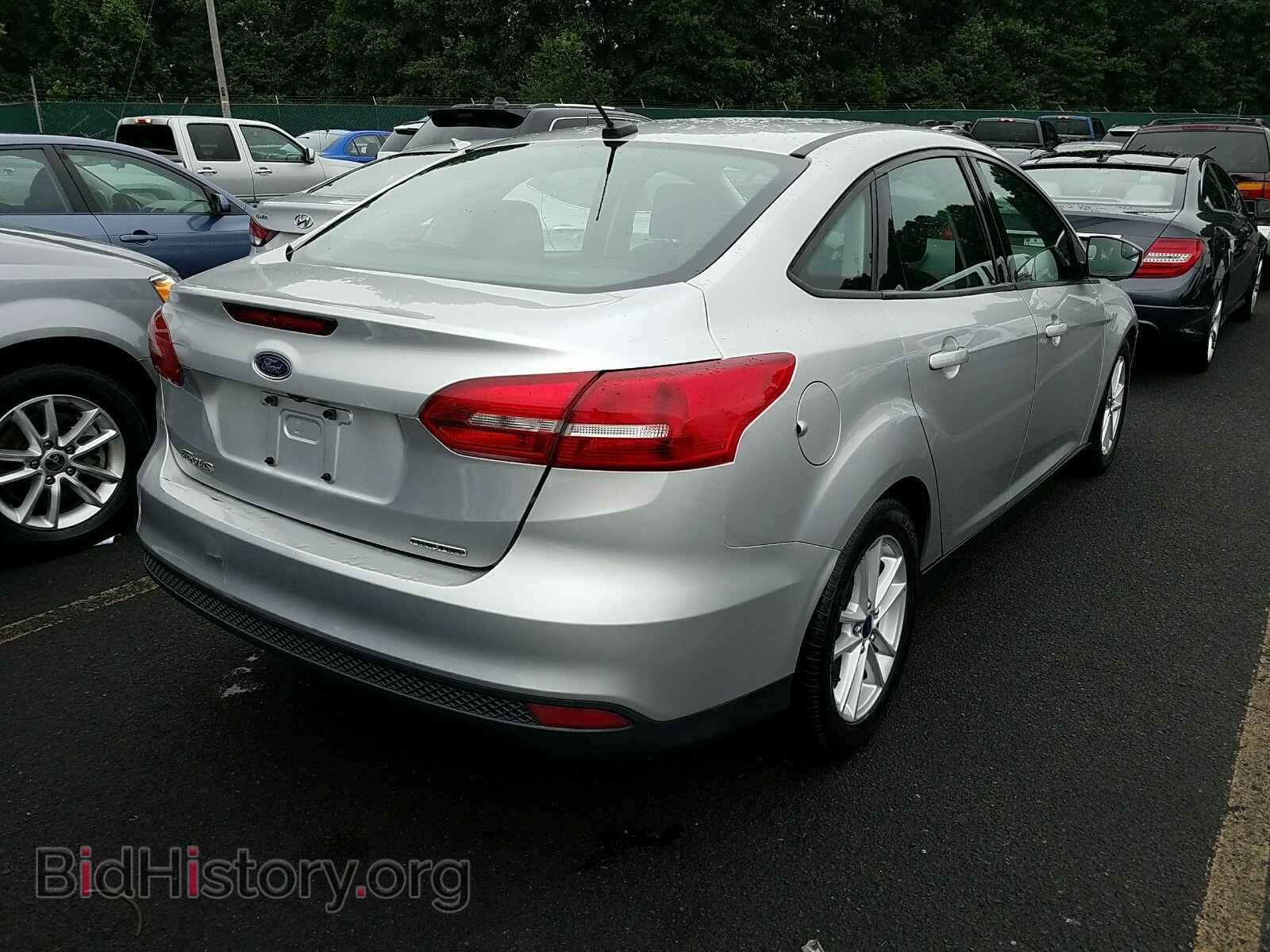 2015 Ford Focus - VIN: 1FADP3F2XFL233758 - Фото 2