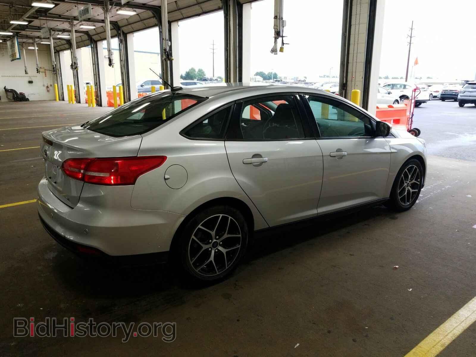 2017 Ford Focus - VIN: 1FADP3H23HL272241 - Фото 2