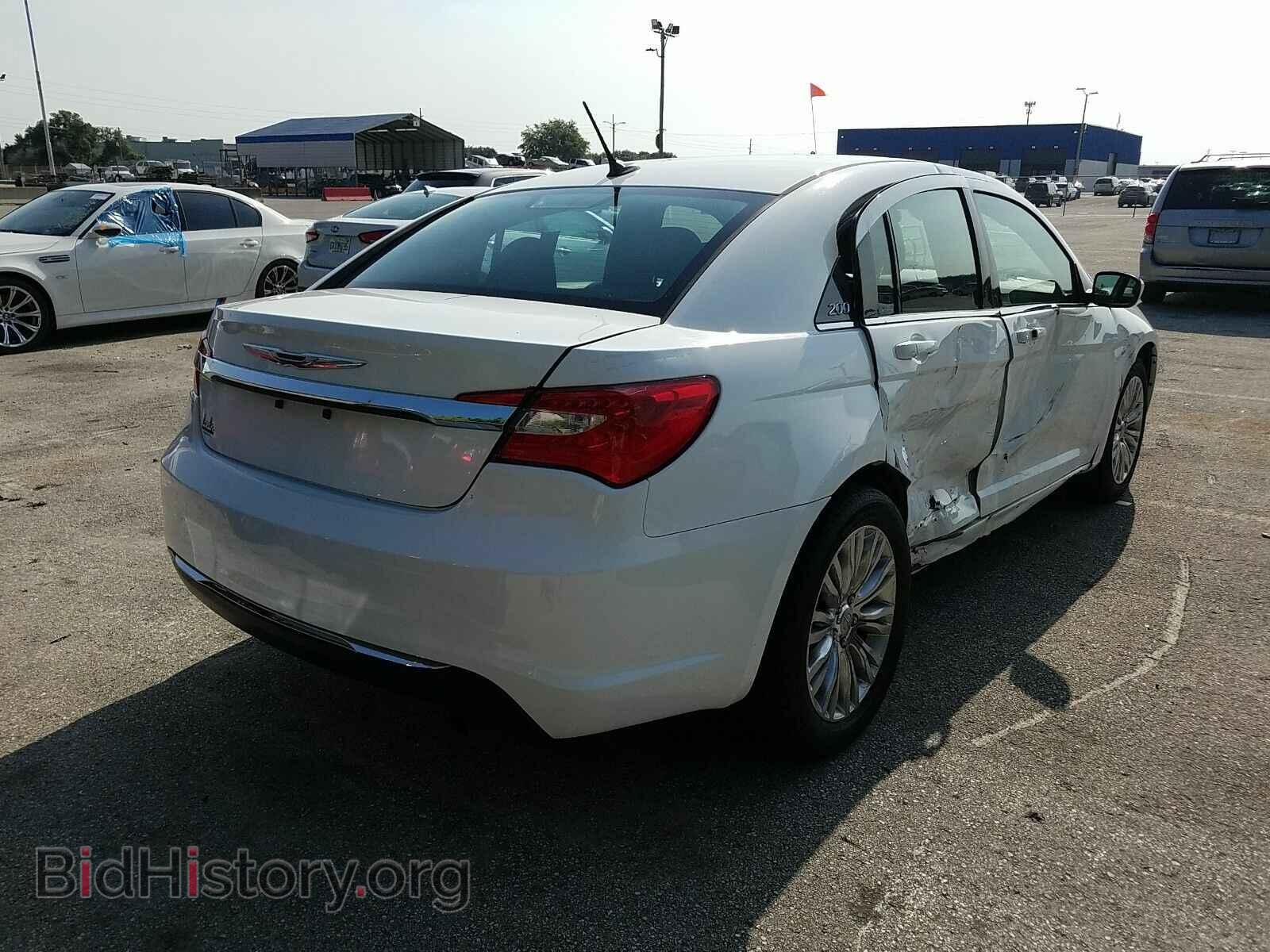 2013 Chrysler 200 - VIN: 1C3CCBBB6DN695192 - Фото 2
