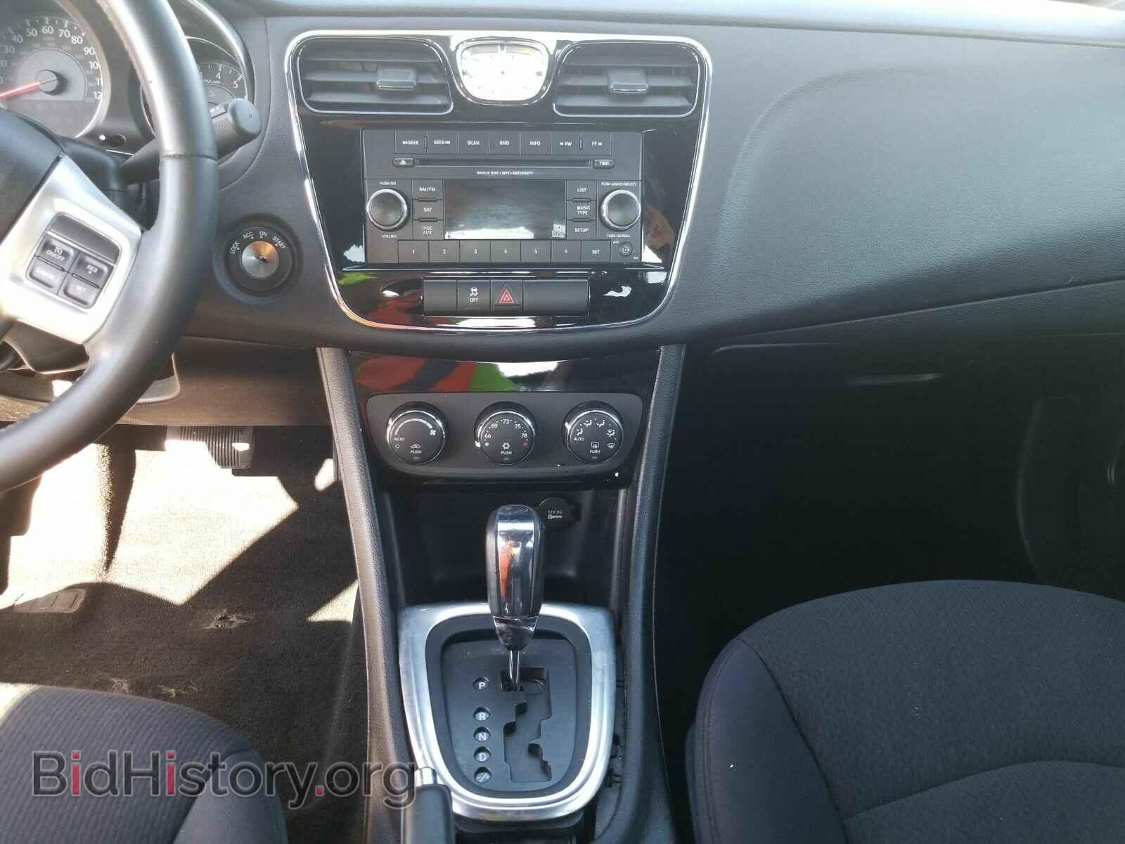 2013 Chrysler 200 - VIN: 1C3CCBBBXDN679092 - Фото 4
