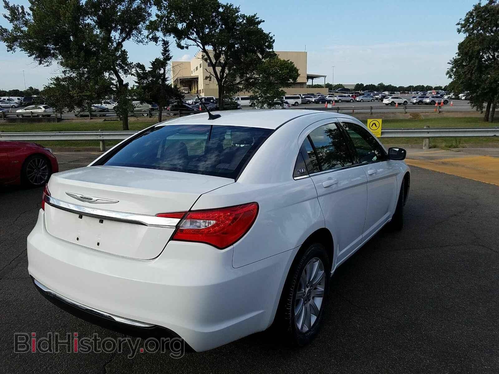 2014 Chrysler 200 - VIN: 1C3CCBBBXEN128520 - Фото 2