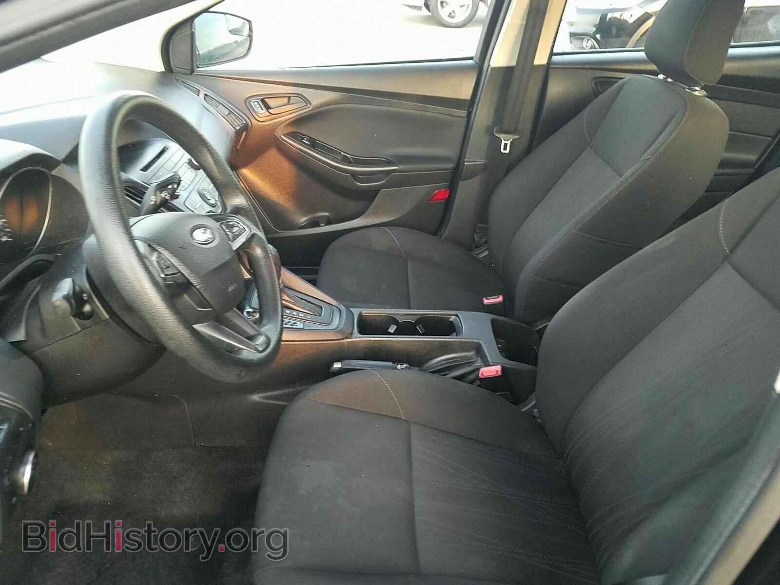 2017 Ford Focus - VIN: 1FADP3E23HL204882 - Фото 3