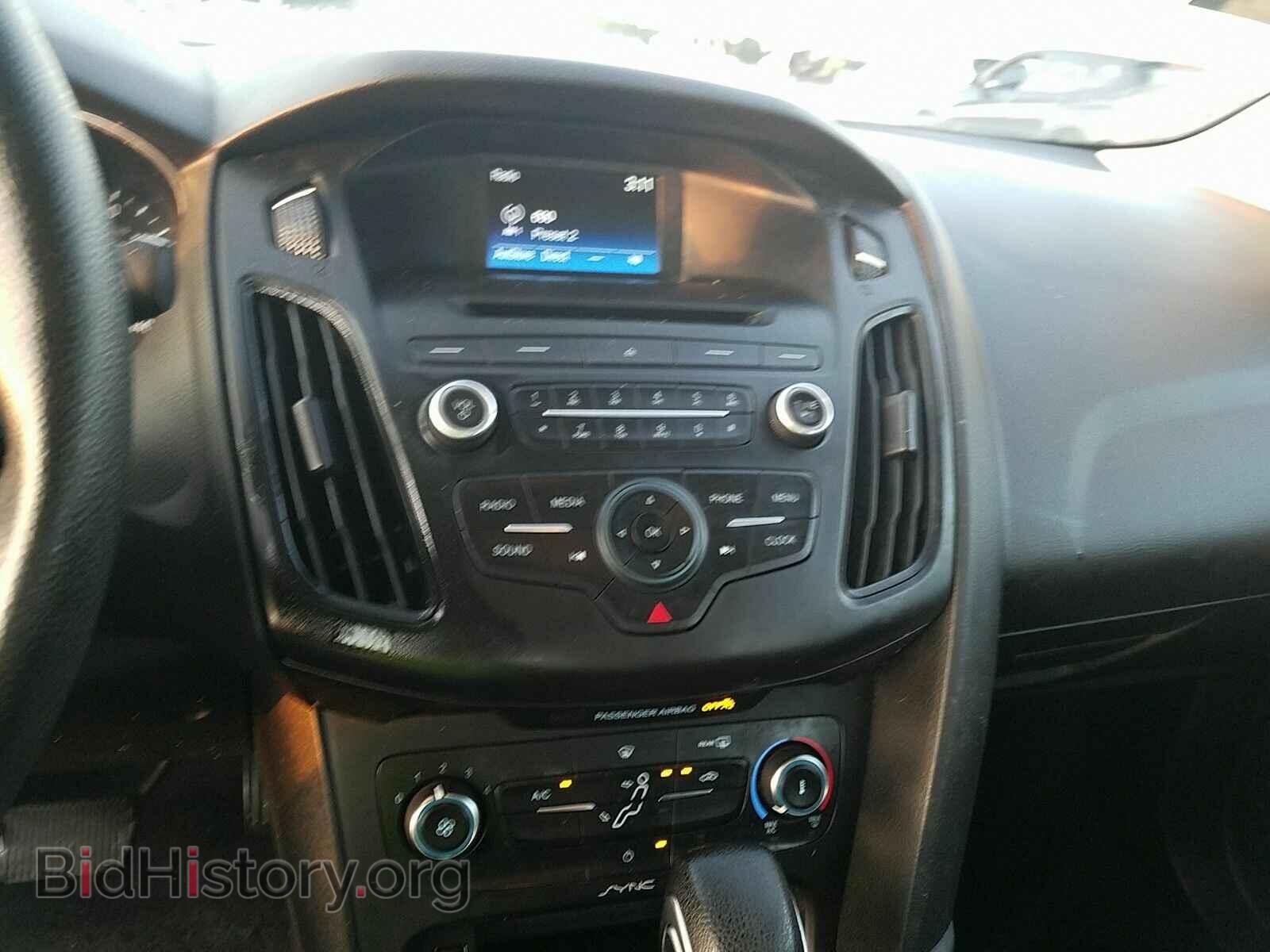 2017 Ford Focus - VIN: 1FADP3E23HL204882 - Фото 4