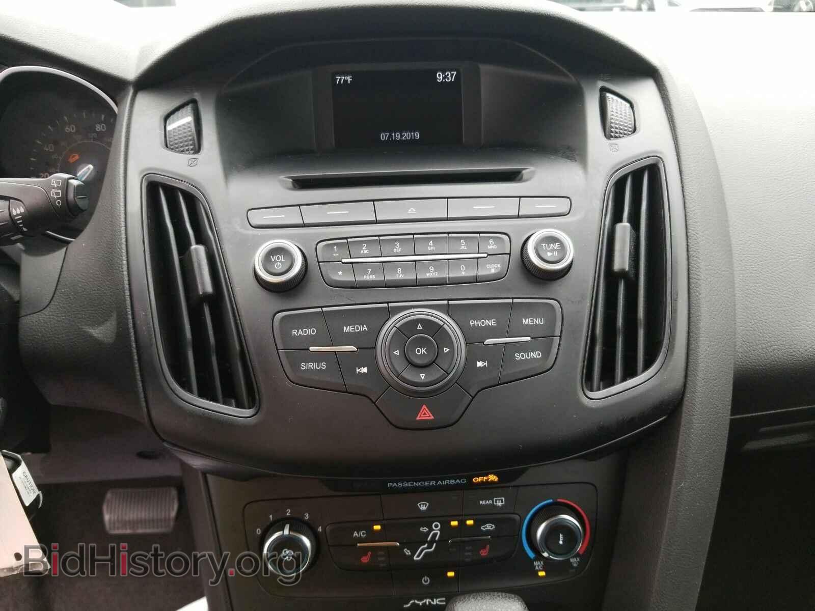 2017 Ford Focus - VIN: 1FADP3K29HL253041 - Фото 4